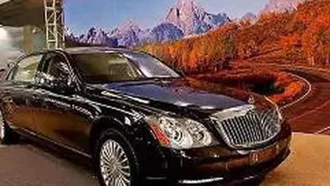 “沐川非遗草龙与电竞热潮碰撞，文旅嘉年华点亮峡谷狂欢之夜”